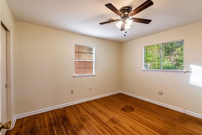 Building Photo - Midtown 3BR Near UAMS w/ Hardwoods, W/D, & Fenced Yard