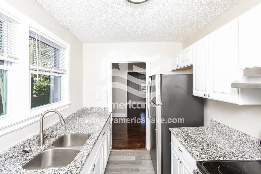 Building Photo - 901 Ashley St