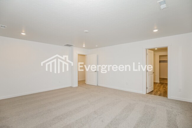 Building Photo - 302 Ravello St