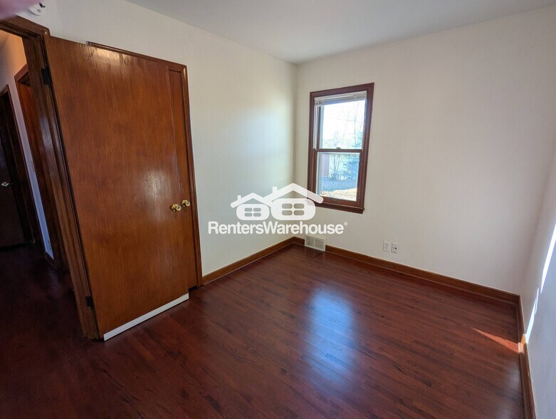 Building Photo - 5820 43rd Ave S