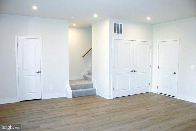 Building Photo - 139 Heyford Dr