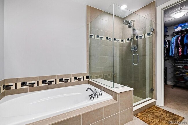 Building Photo - 2001 Lincoln St