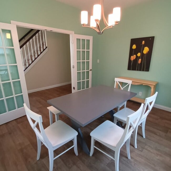 Building Photo - 3 Bd 2.5 Ba