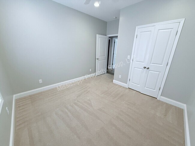 Building Photo - 3BR/2.5BA Home