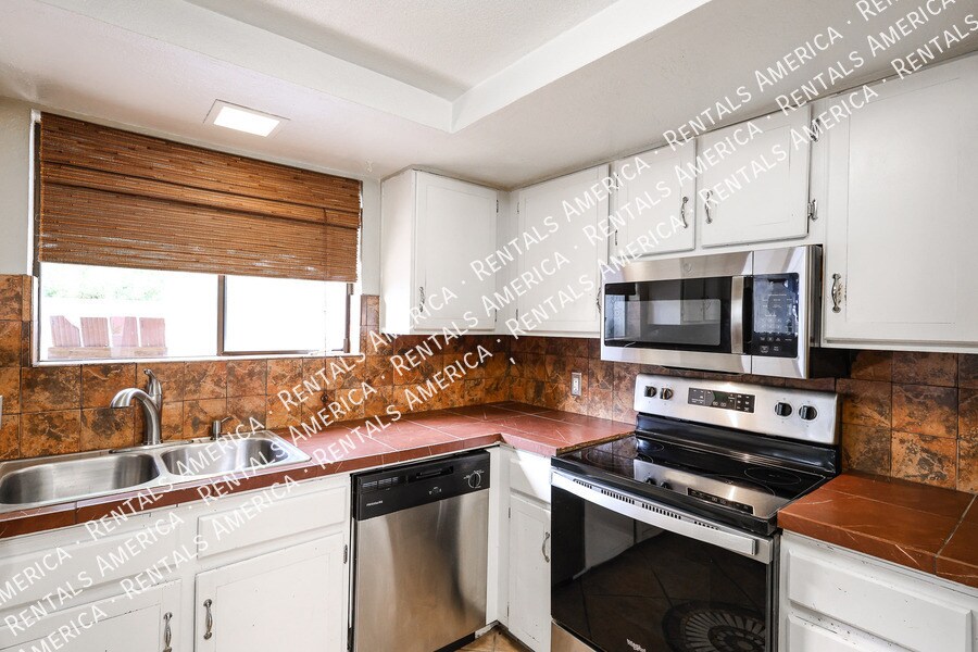 Building Photo - 3636 N 70th St