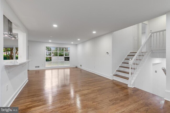Building Photo - 1402 Mullins St