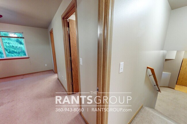 Building Photo - Great Location!  Quiet Neighborhood!