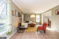 Building Photo - 517 Summercroft Dr