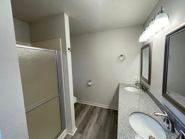 Building Photo - 2212 Peachwood Ct