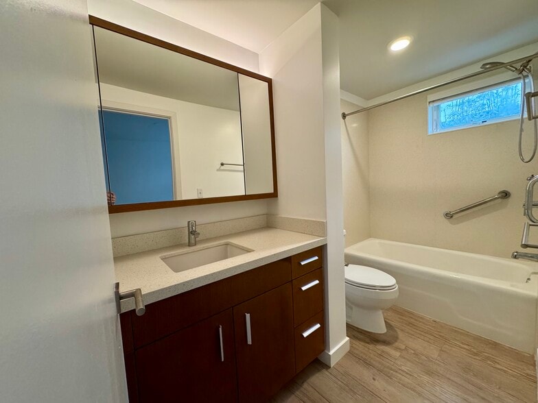 Building Photo - 1310 Pensacola St