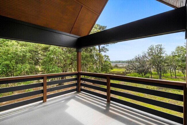 Building Photo - "Spacious 4-Bed Oasis with Guest Suite on Johns Island - Your Dream Home Awaits!"