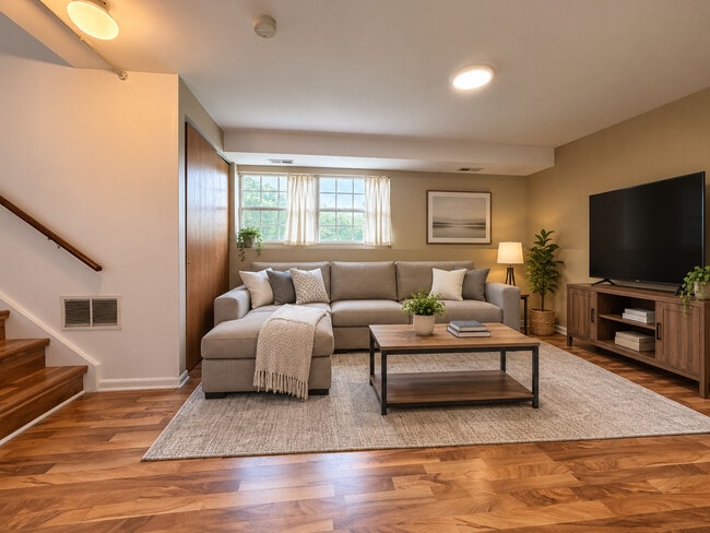 Building Photo - 301 Cherrywood Ct