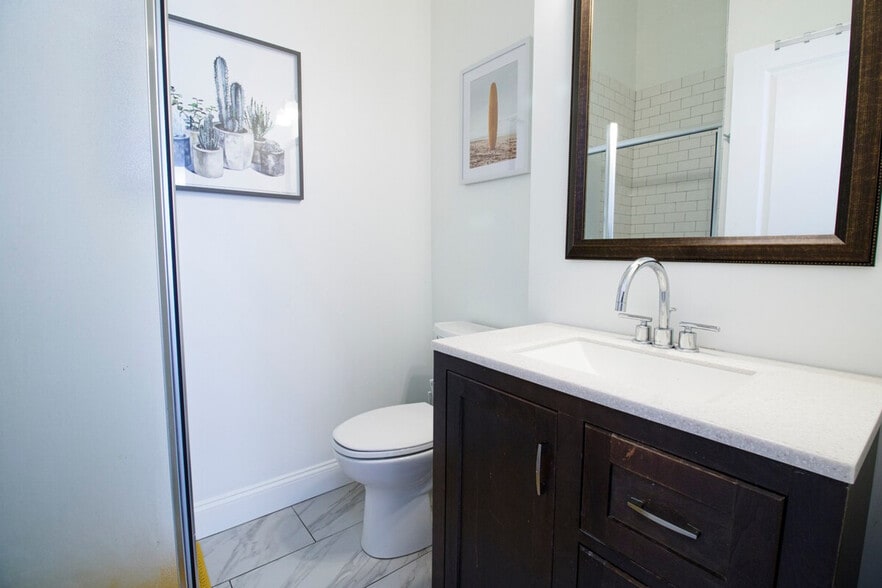 Building Photo - 27 Lambert St