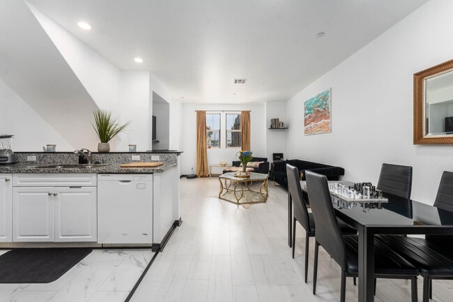 Building Photo - 7225 N Cedar Rd