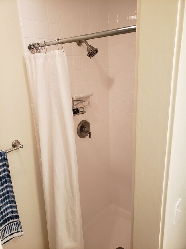 Building Photo - Fully furnished  1 year lease max. , 2 bedroom, 2 bath 2nd floor unit in the Poinciana Manor