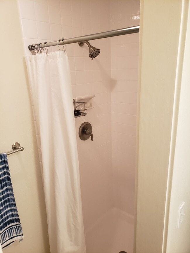 Building Photo - Fully furnished  6 month  lease , 2 bedroom, 2 bath 2nd floor unit in the Poinciana Manor