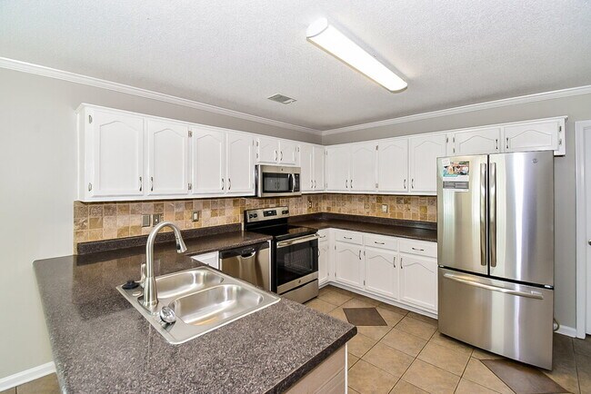 Building Photo - 401 Timber Way S