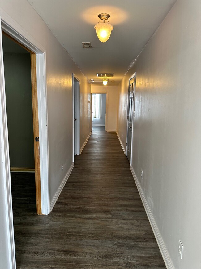 Building Photo - 1323 Winchester Ave