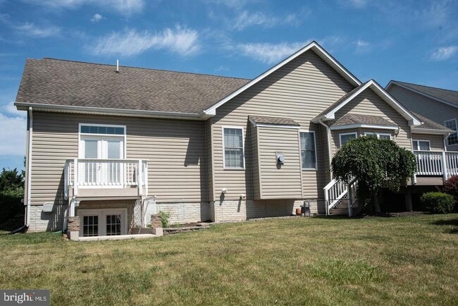 Building Photo - 400 Albin Dr