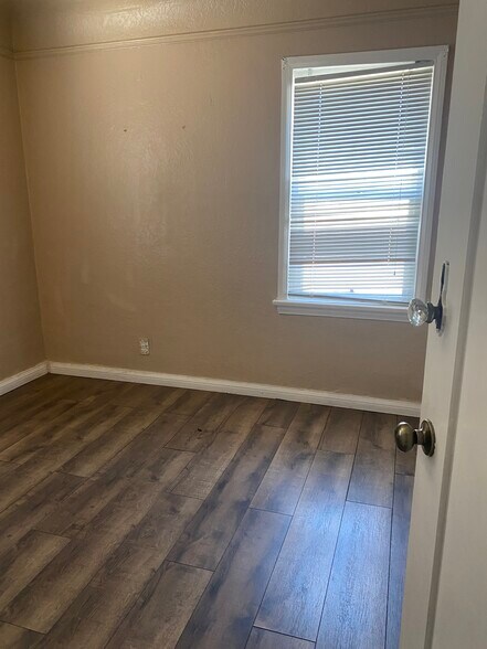 Building Photo - 6165 Lewis Ave