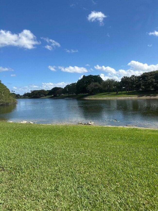 Building Photo - 10458 Lake Vista Cir