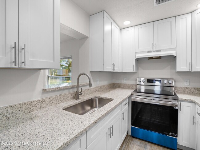 Building Photo - 1382 Lakewood Dr