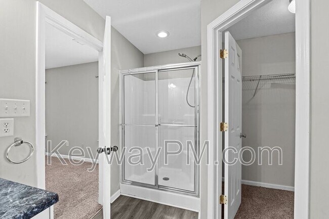 Building Photo - 122 Oakwood Dr