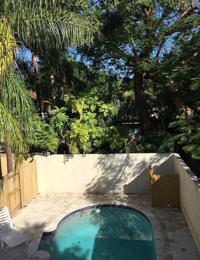 Building Photo - 3087 Shipping Ave