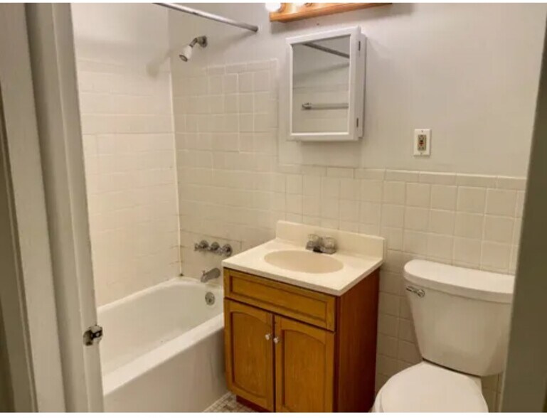 Building Photo - 869 Trace Dr