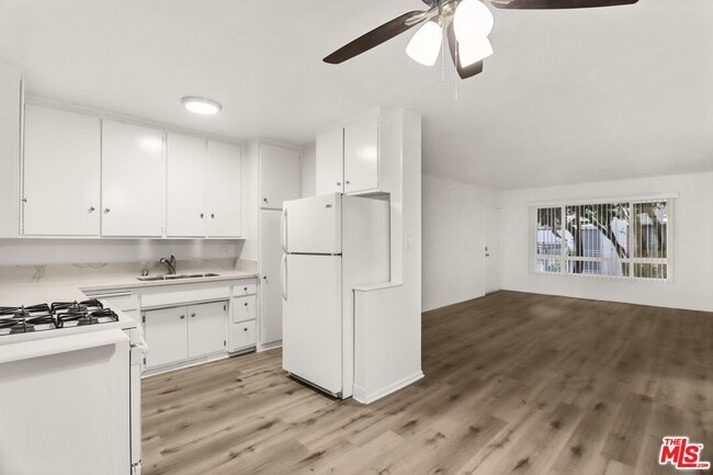 Building Photo - 11660 Chenault St