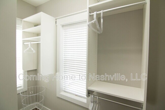 Building Photo - 910 11th Ave N