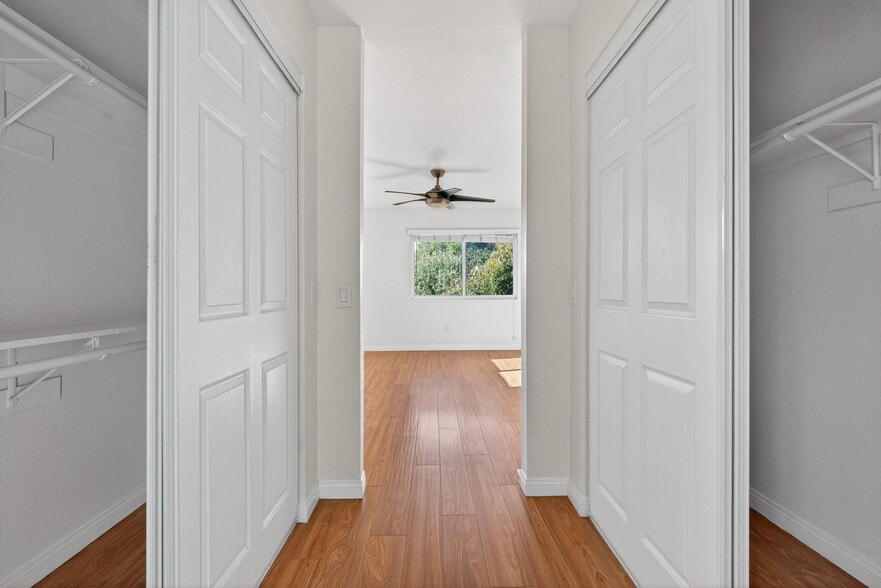 Building Photo - 2884 La Salle Ave