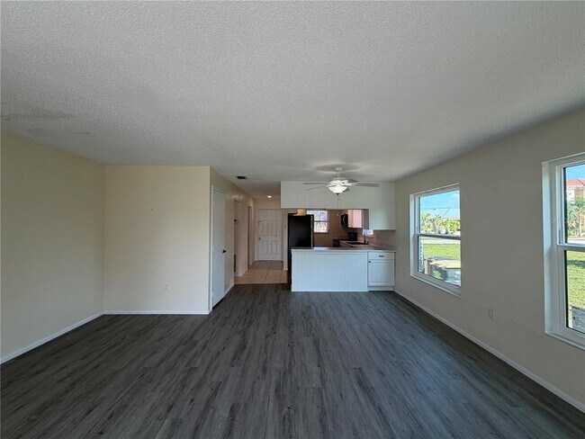 Building Photo - 2619 Magdalina Dr