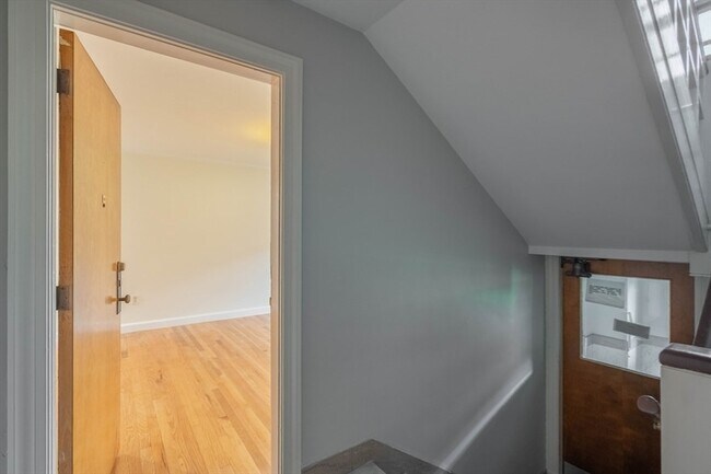 Building Photo - 20 Ashland St