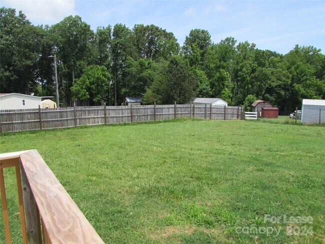 Building Photo - 248 Springway Ln