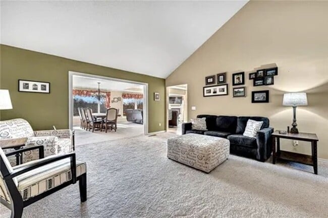 Building Photo - Beautiful Lake Front Home on Loch Lomond!