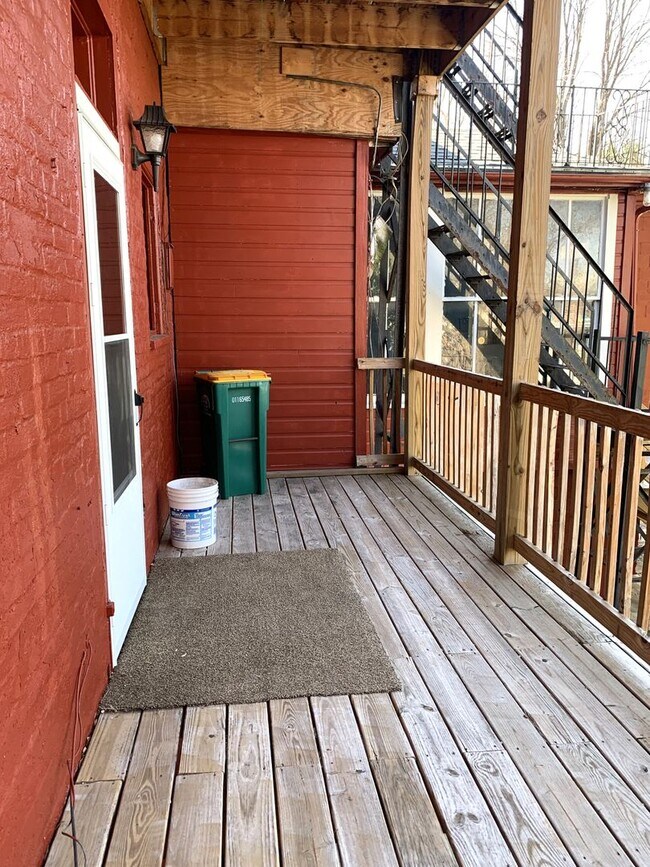 Building Photo - 135 S 2nd St