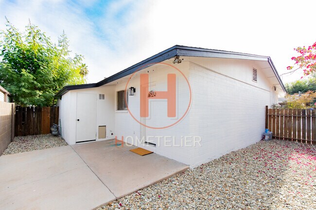 Building Photo - 2812 N 17th Pl