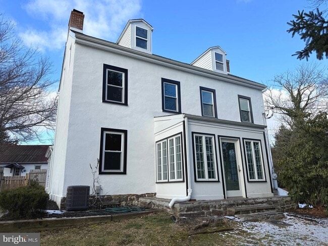 Building Photo - 631 Penns Park Rd