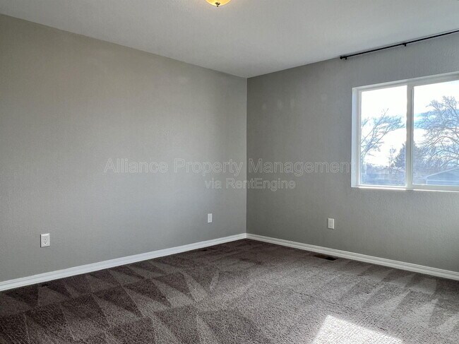 Building Photo - 7470 Grand Valley Dr