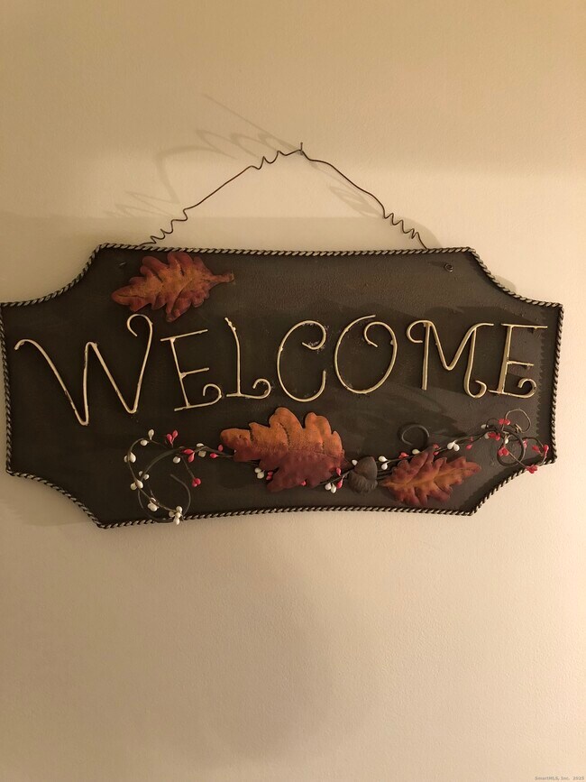 Building Photo - 523 Old Pond Ln