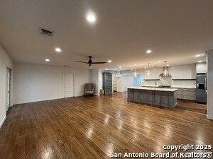 Building Photo - 127 Larchmont Dr