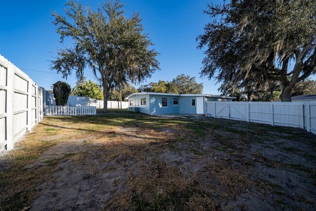Building Photo - Completely Renovated 4/2 Home on a Corner Lot in the SODO Area of Orlando