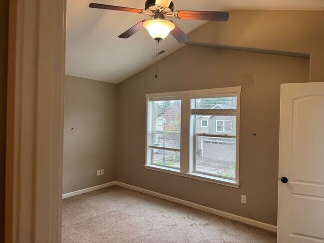 Building Photo - 2706 NE 130th Ct