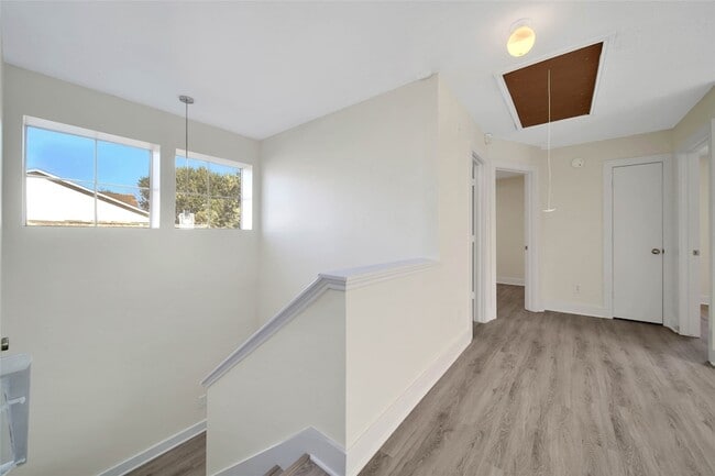 Building Photo - 5303 Bay Pines Dr