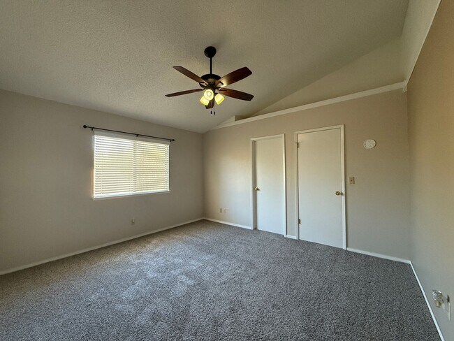 Building Photo - 2 bedroom, 2-bathroom home plus den/office in Fresno, CA!