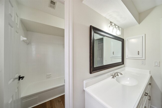 Building Photo - 3518 Cave Springs Dr