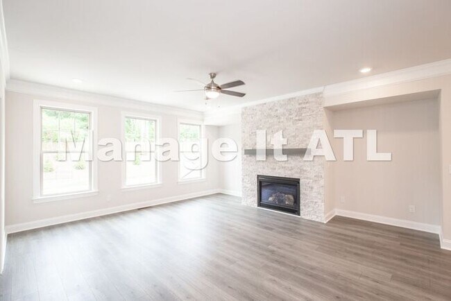 Building Photo - Brand new townhome in Chamblee