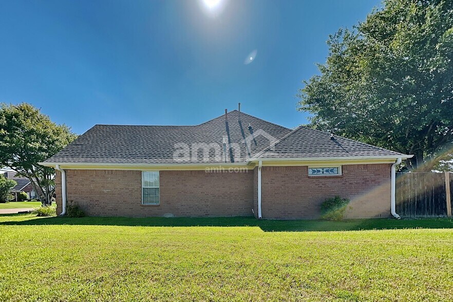 Building Photo - 13148 Braybourne Pky