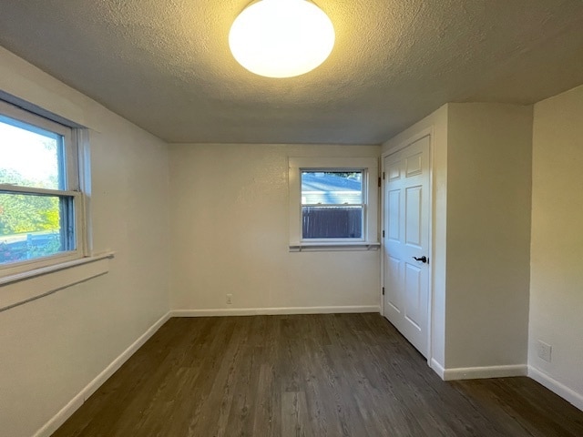 Building Photo - 2527 Riverside Dr